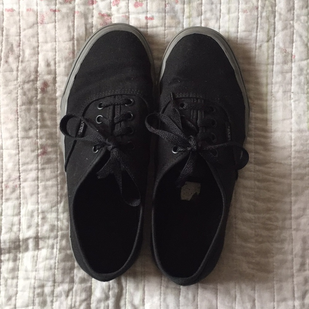 Like new black vans men’s 6 women’s 7.5